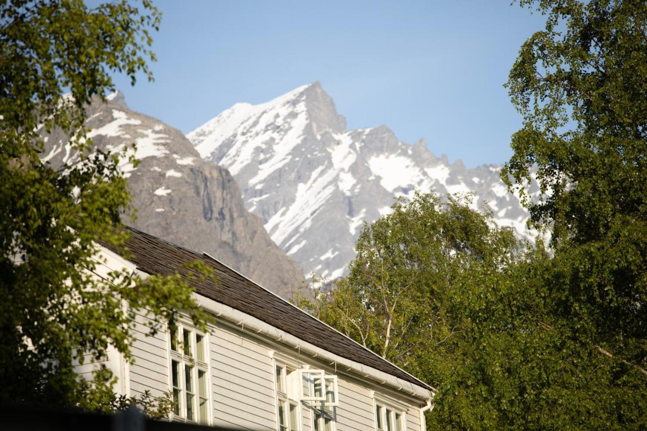 Hotel Aak Åndalsnes Exterior foto